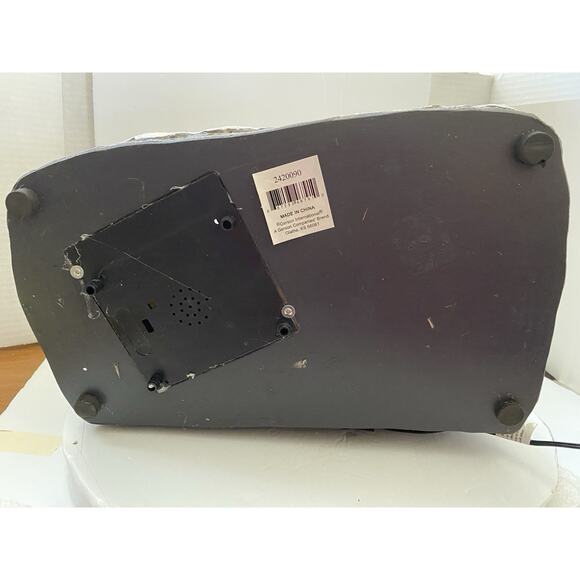 Gerson Alpine Village Christmas Castle Musical Revolving Tree Skiers Lighted - Picture 11 of 11